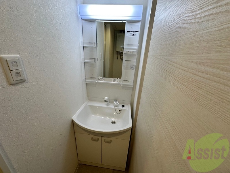 洗面設備　独立洗面台です。大きくてよいですね。シャンプーもできます！