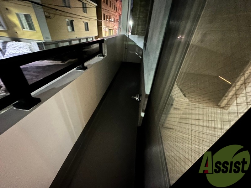 バルコニー　バルコニーは幅があり、広い印象を受けました。