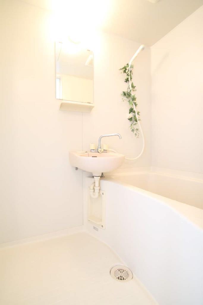 バス・シャワールーム　お風呂・トイレ別です