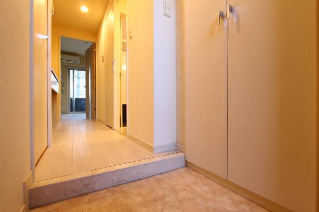 玄関　他号室の写真になります。