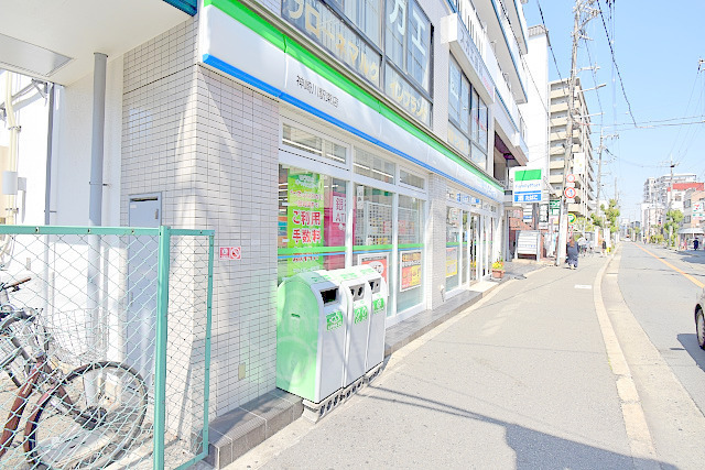 コンビニ　ファミリーマート　野中北（コンビニ）まで200m