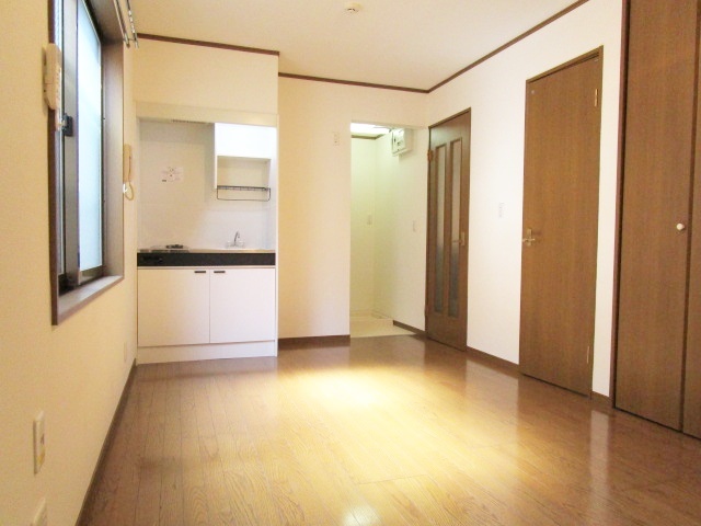 居室・リビング　広めの居室です。