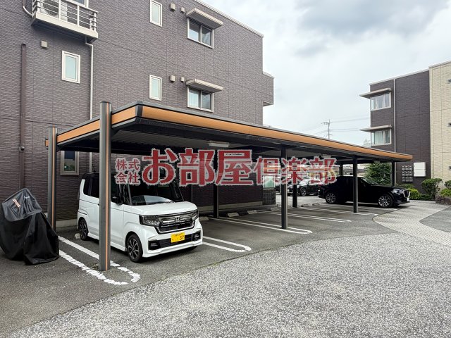 駐車場　駐車場があるので、車を買う予定の方も安心です