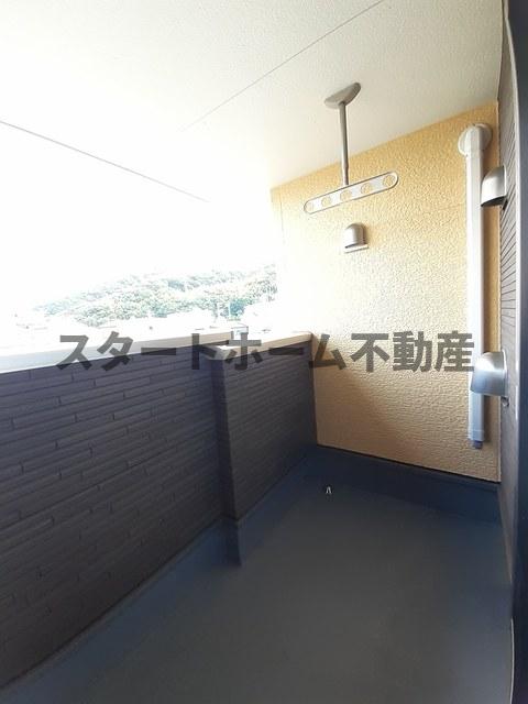 バルコニー　外からの目が気にならないバルコニーで洗濯物が干せます