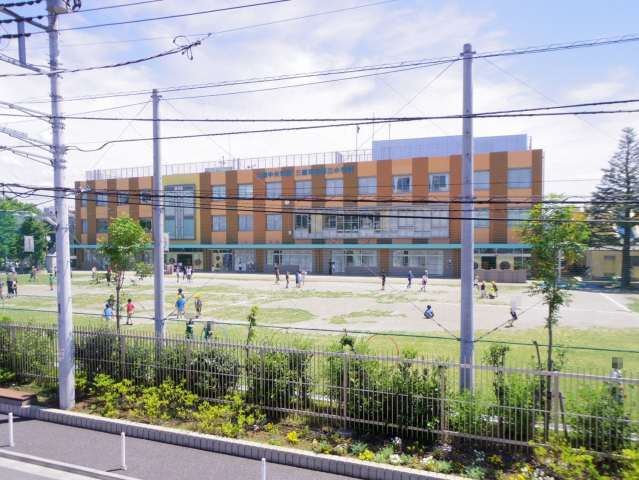 小学校　三鷹市立第三小学校（小学校）まで442m