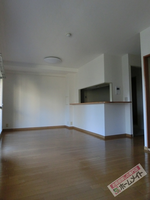 居室・リビング　明るくて、とっても広いリビングです♪