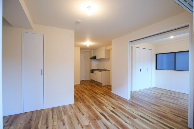 居室・リビング　こちらの居間で趣味の時間をお楽しみください