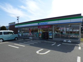 コンビニ　ファミリーマート　熊本長嶺南三丁目店（コンビニ）まで143m