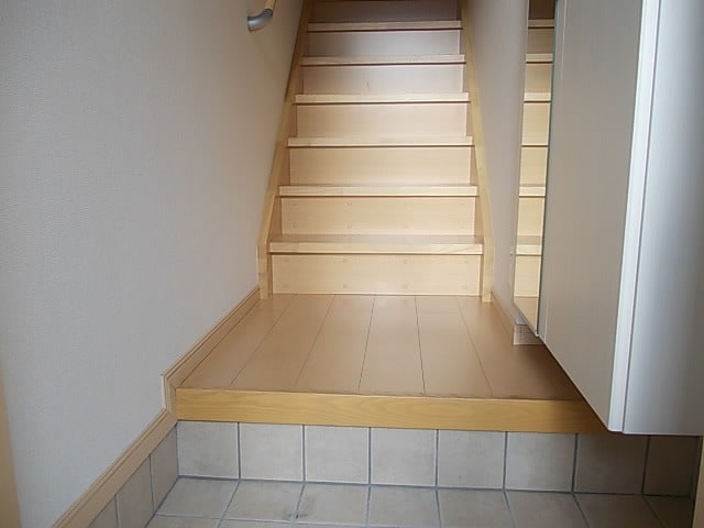 玄関　写真は別のお部屋です。※現況を優先※現況を優先ください