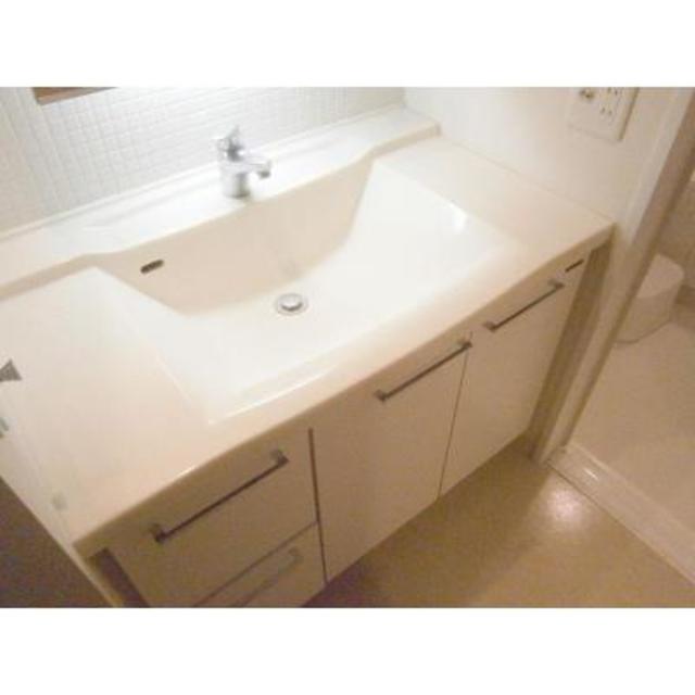 洗面設備　※写真は同タイプ住戸です。