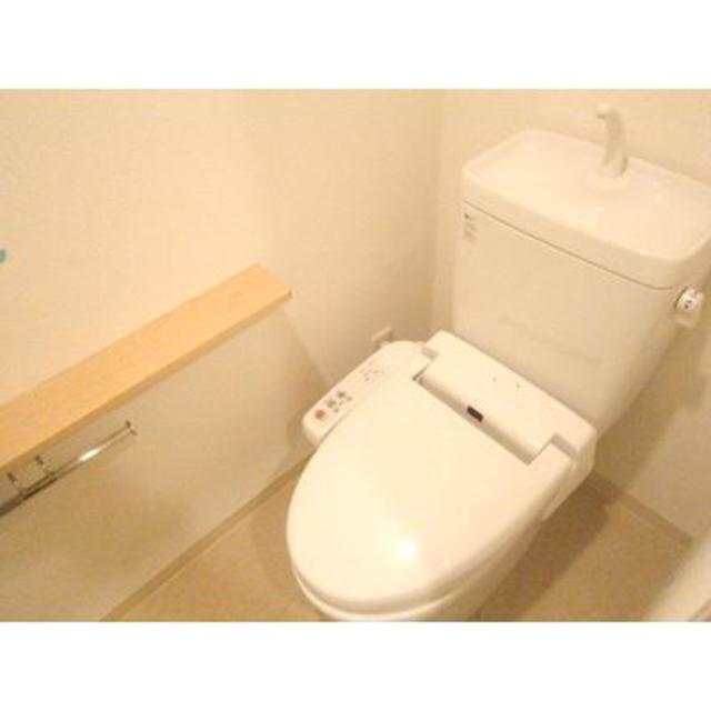 トイレ　※写真は同タイプ住戸です。