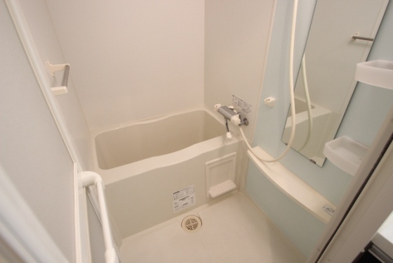 バス・シャワールーム　※別部屋の写真です