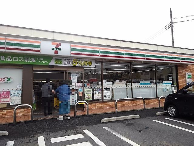コンビニ　セブンイレブン草加新栄町店（コンビニ）まで550m