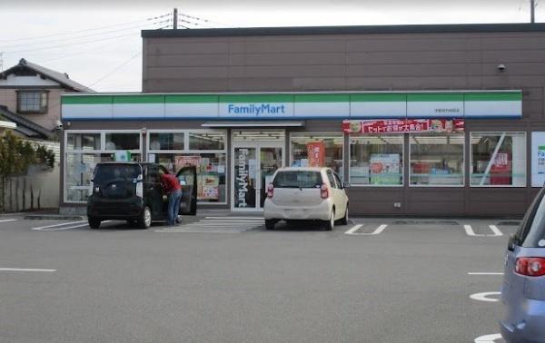 コンビニ　ファミリーマート宇都宮竹林西店（コンビニ）まで378m