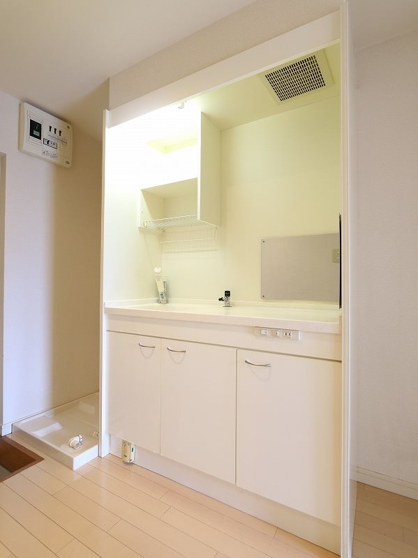 キッチン　同型タイプの為、現状を優先致します。