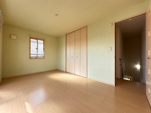 その他部屋・スペース　2階・南西向き洋室7.5帖☆クローゼットがあります♪お洋服の