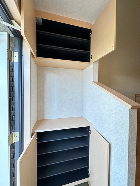 玄関　玄関には上下タイプのシューズボックス付き！間のスペースは飾り