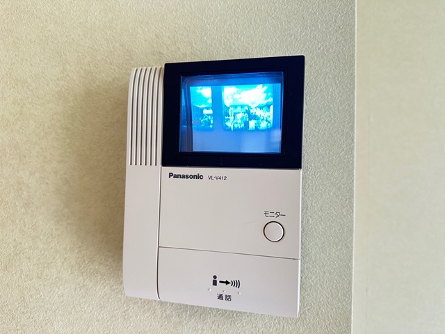 セキュリティ　防犯対策に有効なカメラ付きインターホン！突然の来客にもバッチ