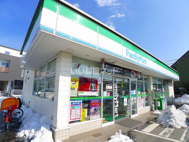 飲食店　ファミリーマート（飲食店）まで2377m