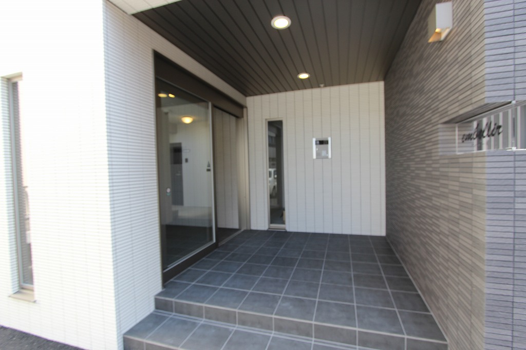 エントランス　清潔なエントランスです