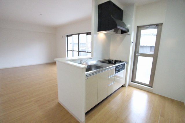 キッチン　コンパクトなキッチンで掃除もラクラク