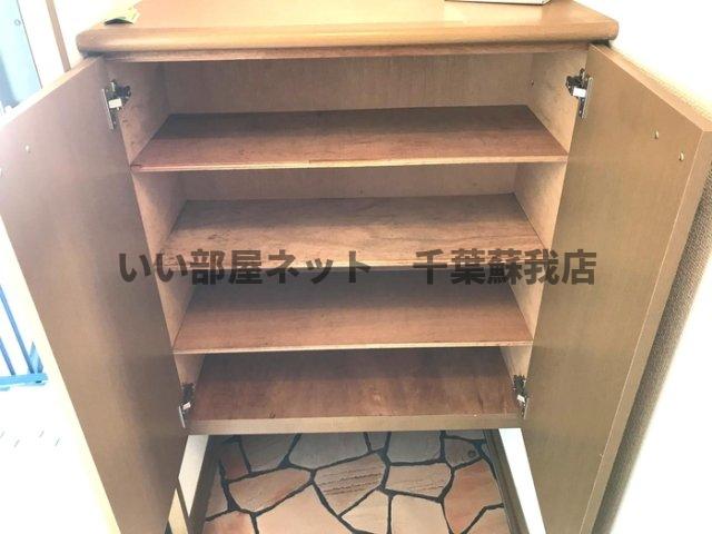 玄関　収納もある玄関です