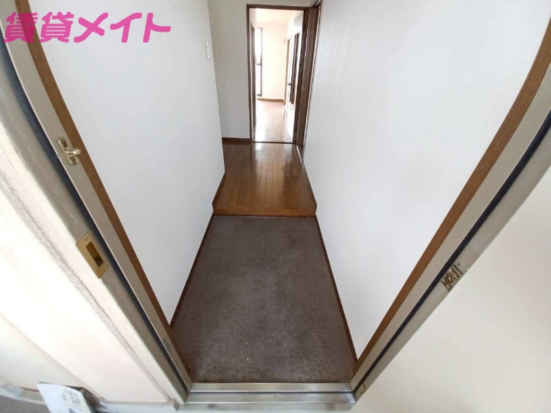 玄関　同型反転タイプのお写真です