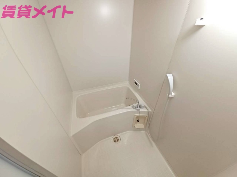 バス・シャワールーム　同型反転タイプのお写真です