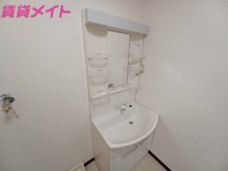 洗面設備　同型反転タイプのお写真です