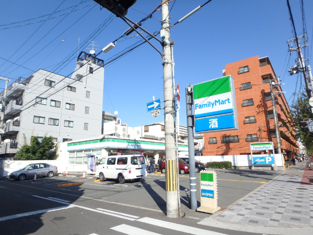 コンビニ　ファミリーマート大阪工大前店（コンビニ）まで307m