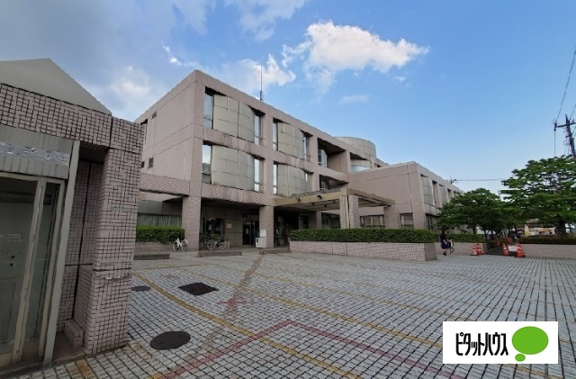 図書館　世田谷区立中央図書館（図書館）まで306m