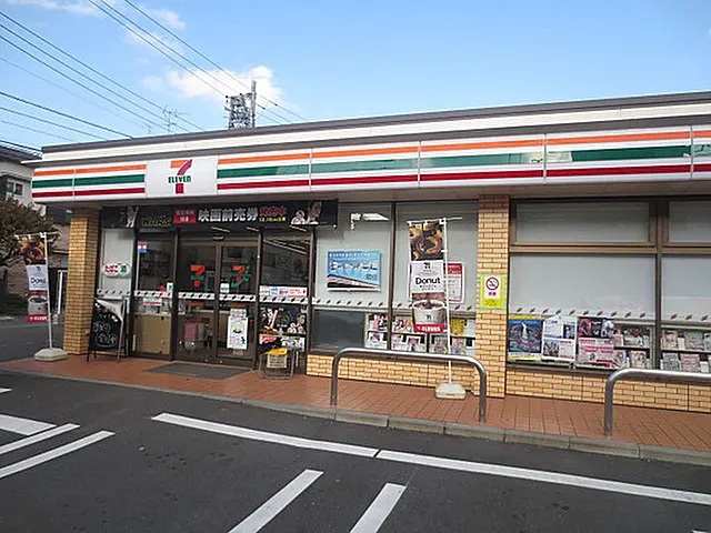 コンビニ　セブン－イレブン豊島巣鴨新田店（コンビニ）まで386m