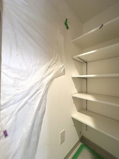 収納　※３階の別部屋の参考写真です。部屋によってカラータイプも異な