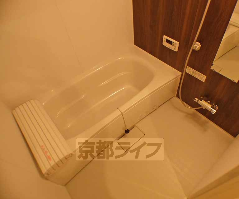 バス・シャワールーム　追炊き機能付きの浴室です。