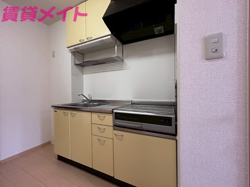 キッチン　別部屋参考写真です