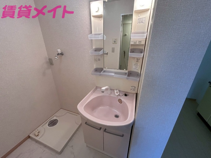 洗面設備　別部屋参考写真です