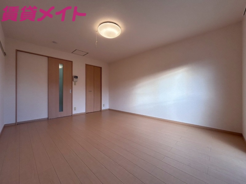 居室・リビング　別部屋参考写真です