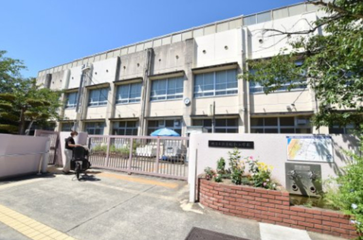 小学校　堺市立浜寺昭和小学校（小学校）まで413m