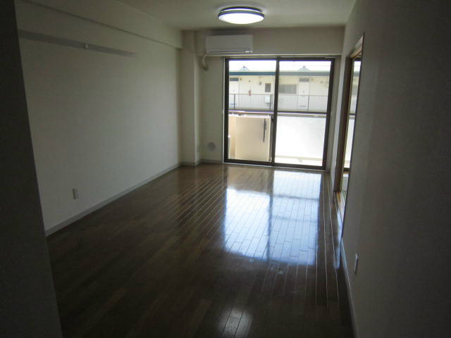 居室・リビング　※別部屋参考写真