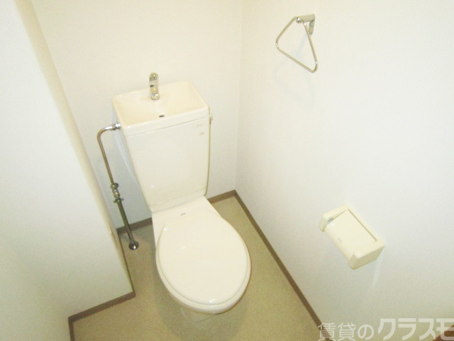 トイレ　温水洗浄便座を設置することも出来ます♪