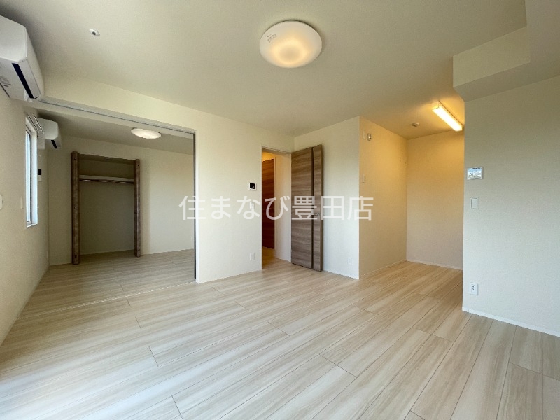 居室・リビング　同型別部屋写真