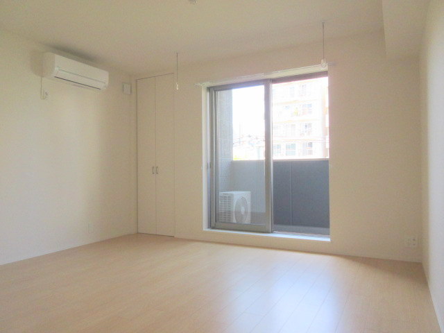 居室・リビング　広々とした8.8帖のお部屋♪