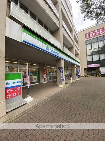 コンビニ　ファミリーマート（コンビニ）まで802m