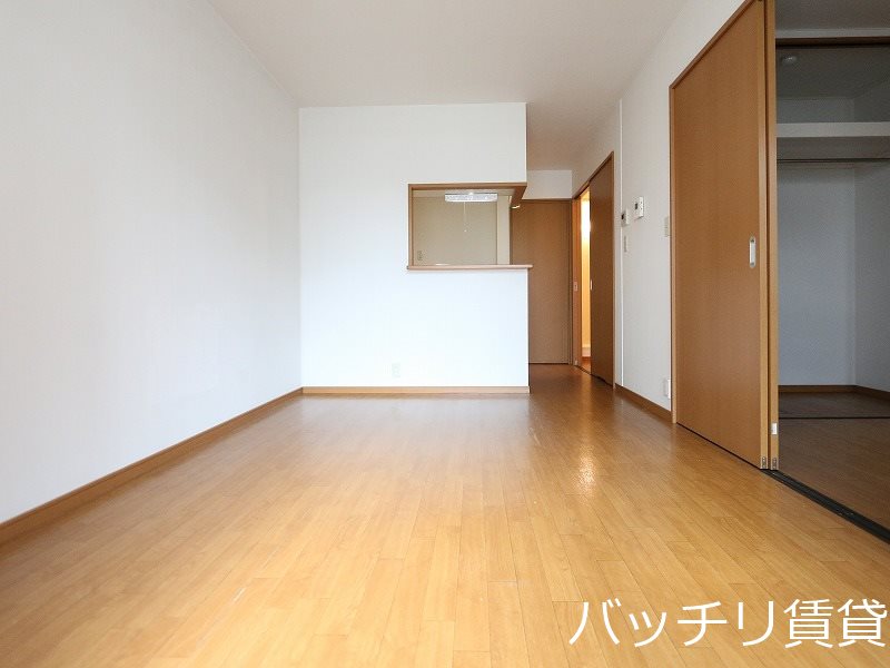 居室・リビング　別号室タイプの為、現状を優先致します