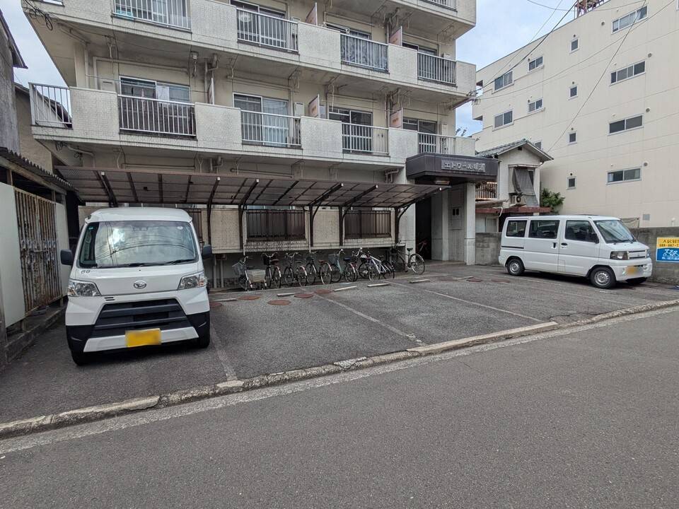 駐車場　駐車場