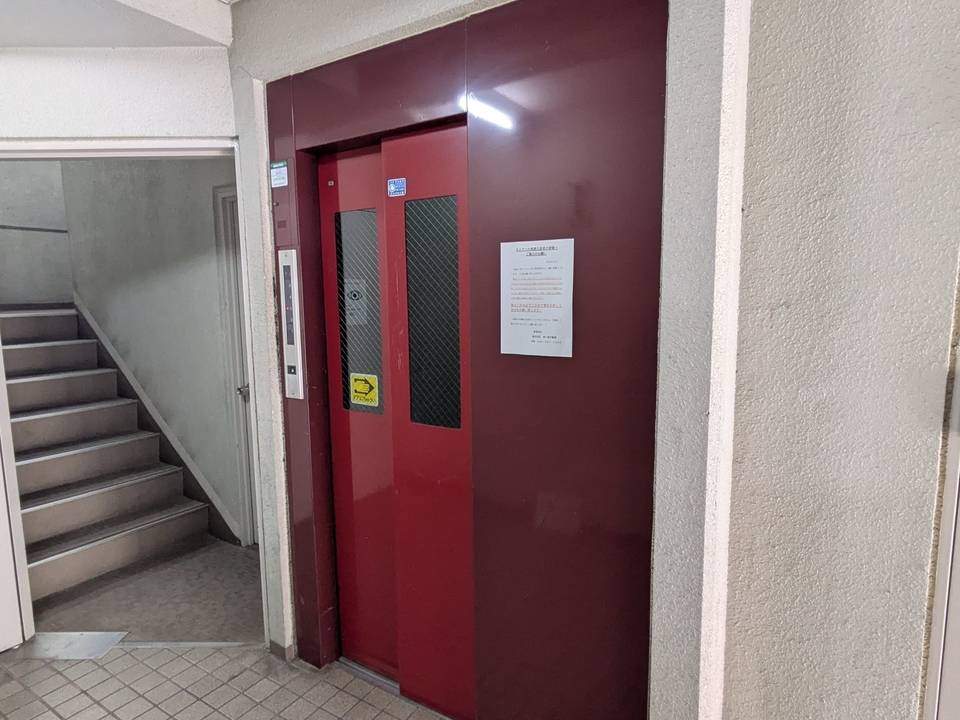 エントランス　エレベーター