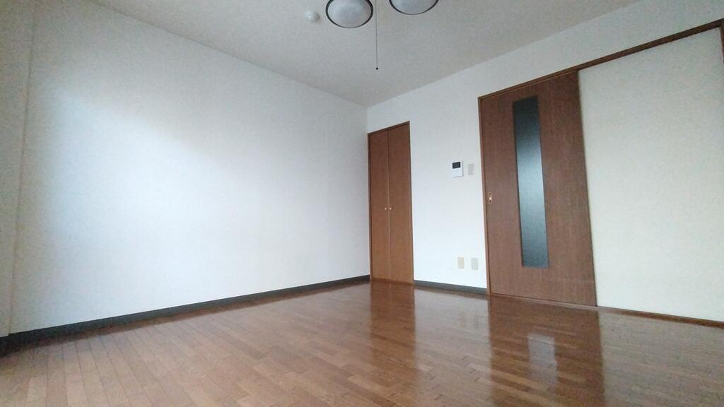 居室・リビング　正方形の8畳