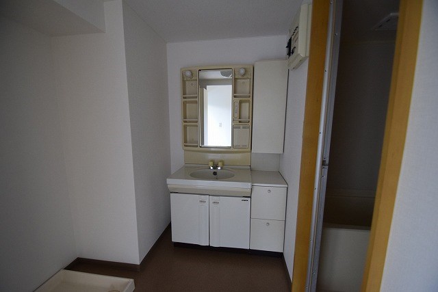 洗面設備　反転タイプ