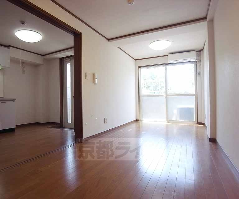 居室・リビング　縦長で使いやすいお部屋です。