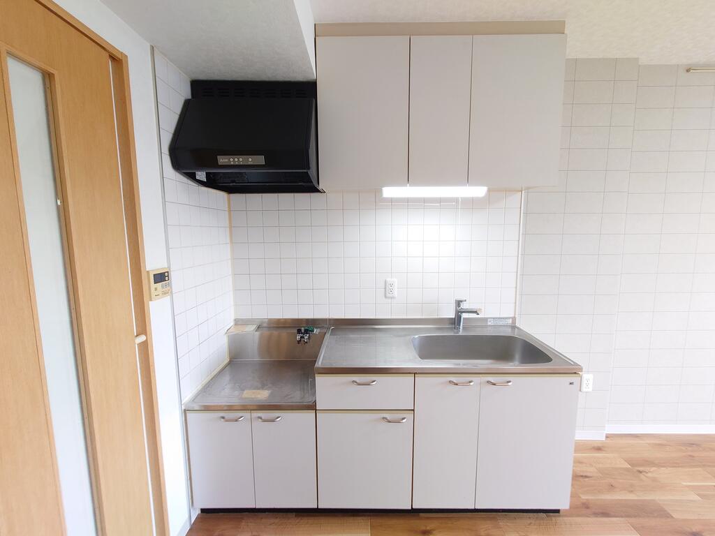 キッチン　実際のお部屋は反転タイプです